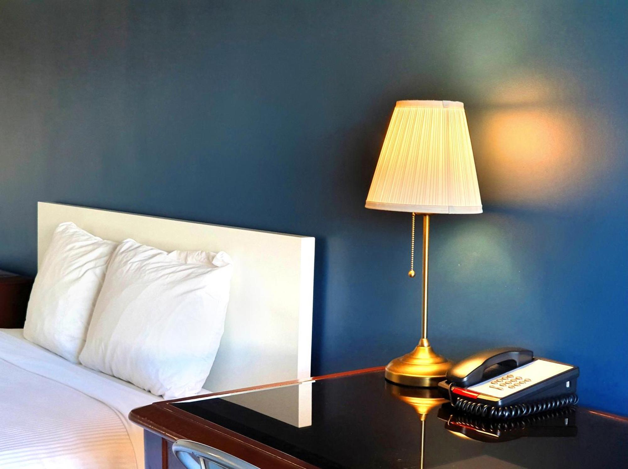 Cloud 9 Inn Уайткорт Экстерьер фото